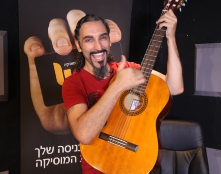 צפו בסדנת האמן עם יוסי סאסי